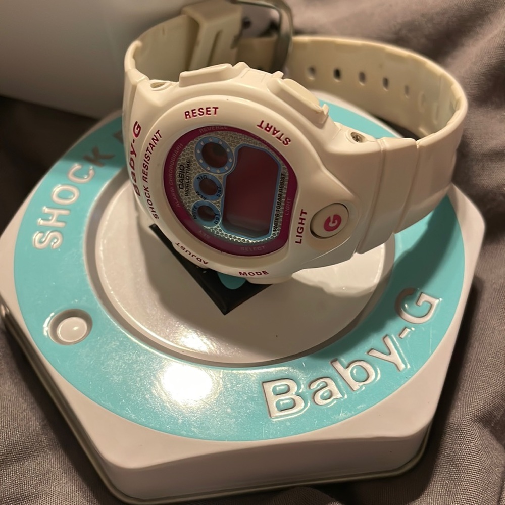 pink baby G shock comes with box